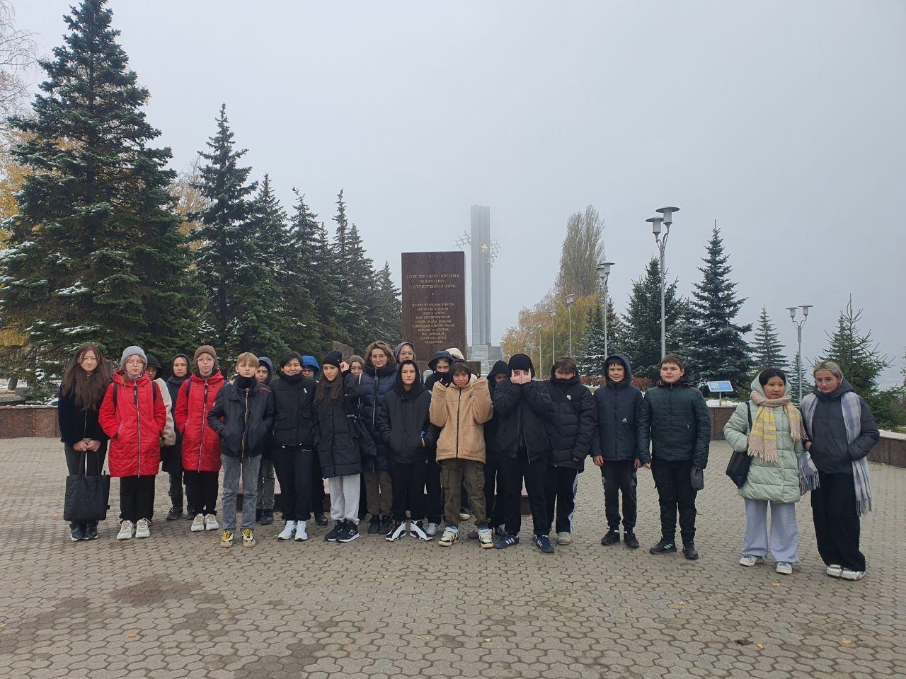 Обучающиеся 6б, 7б и 8в классов посетили парк Победы в г. Саратов.