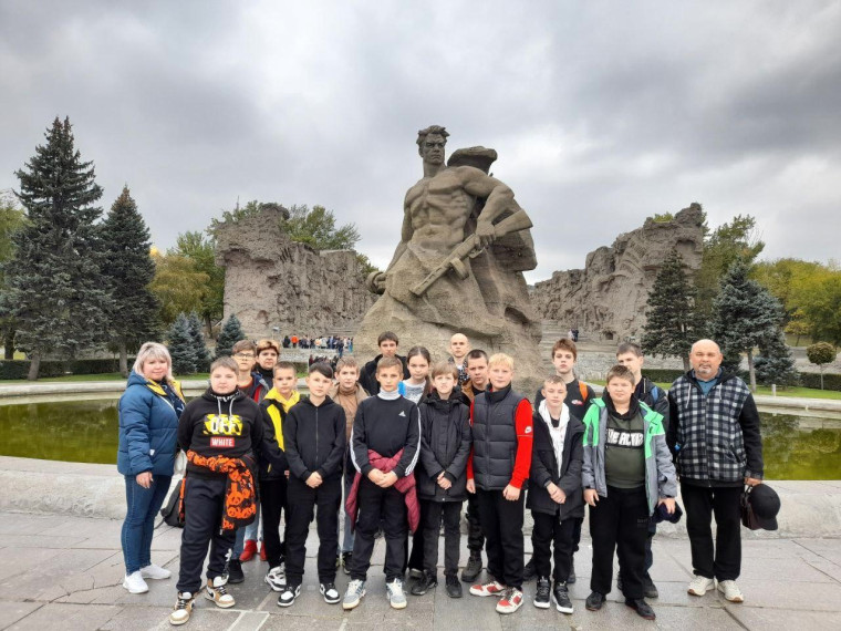 14 октября обучающиеся 6а и 7в классов с экскурсией посетили город-герой Волгоград.