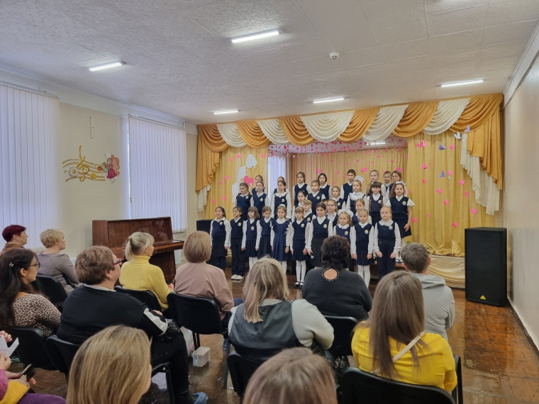 24 ноября в нашей школе прошел праздничный концерт, посвященный Дню матери.